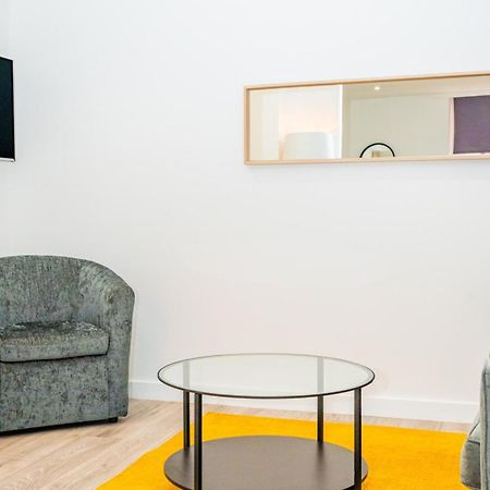 Central Serviced Apartments - 2 Bedroom - Walk Away From City Centre & Universities - Sleeps 4 - 1 X Double 2 X Single - Smart Tvs In All Rooms - Short Term Stays Welcome - Walk Away From Train & Bus Station - Preferred Location For Short Stay In Dun Dundee Bagian luar foto