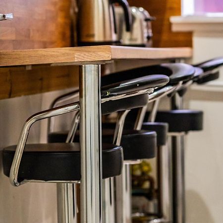 Central Serviced Apartments - 2 Bedroom - Walk Away From City Centre & Universities - Sleeps 4 - 1 X Double 2 X Single - Smart Tvs In All Rooms - Short Term Stays Welcome - Walk Away From Train & Bus Station - Preferred Location For Short Stay In Dun Dundee Bagian luar foto